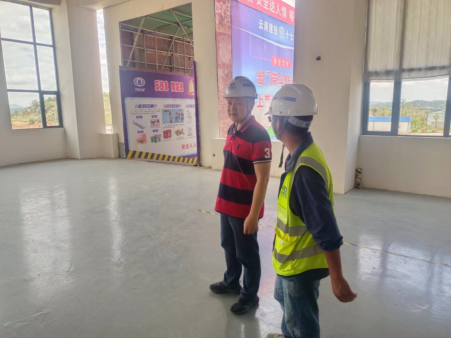 一线工作法｜叶辉到云南省医疗器械及应急产业园基础设施建设项目检查安全生产、疫情防控、消防安全等工作1.JPG